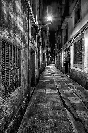 Barcelona back alley b&w
