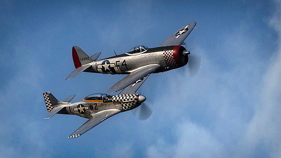 P47D thunderbolt + P51D mustang VS